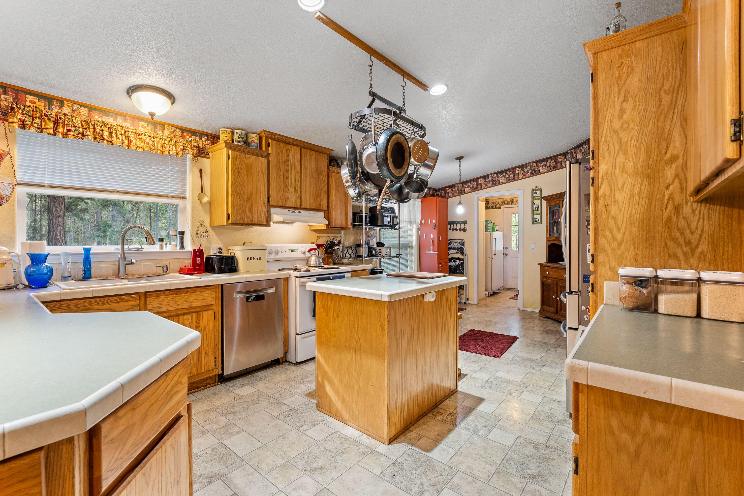 320 Fields Road Williams, OR 97544 - Photo 7 of 33 INT (2 of 16)