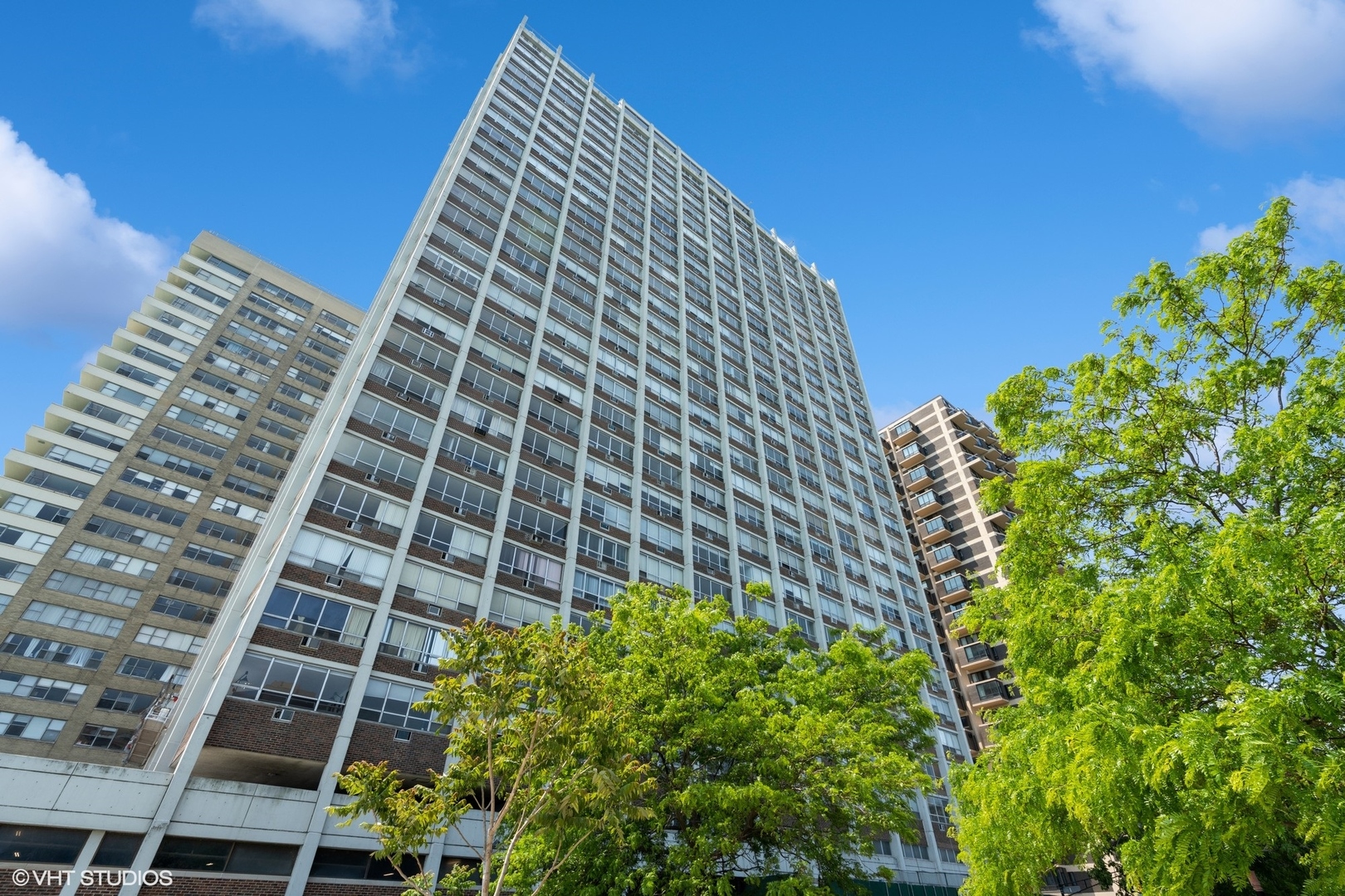 6171 North Sheridan Road, Unit 2211 Chicago, IL 60660 - Photo 1 of 16 front view of a building