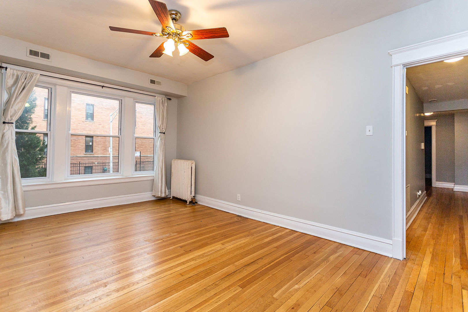 923 West Sheridan Road, Unit 1 Chicago, IL 60613 - Photo 10 of 18