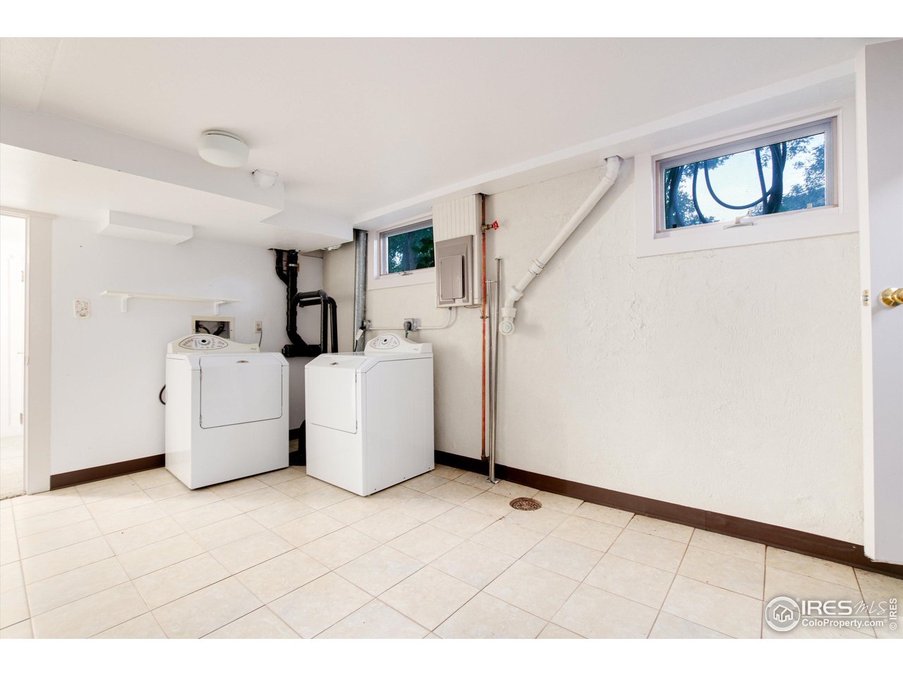 877 Apple Valley Road Lyons, CO 80540 - Photo 21 of 40 Laundry Room