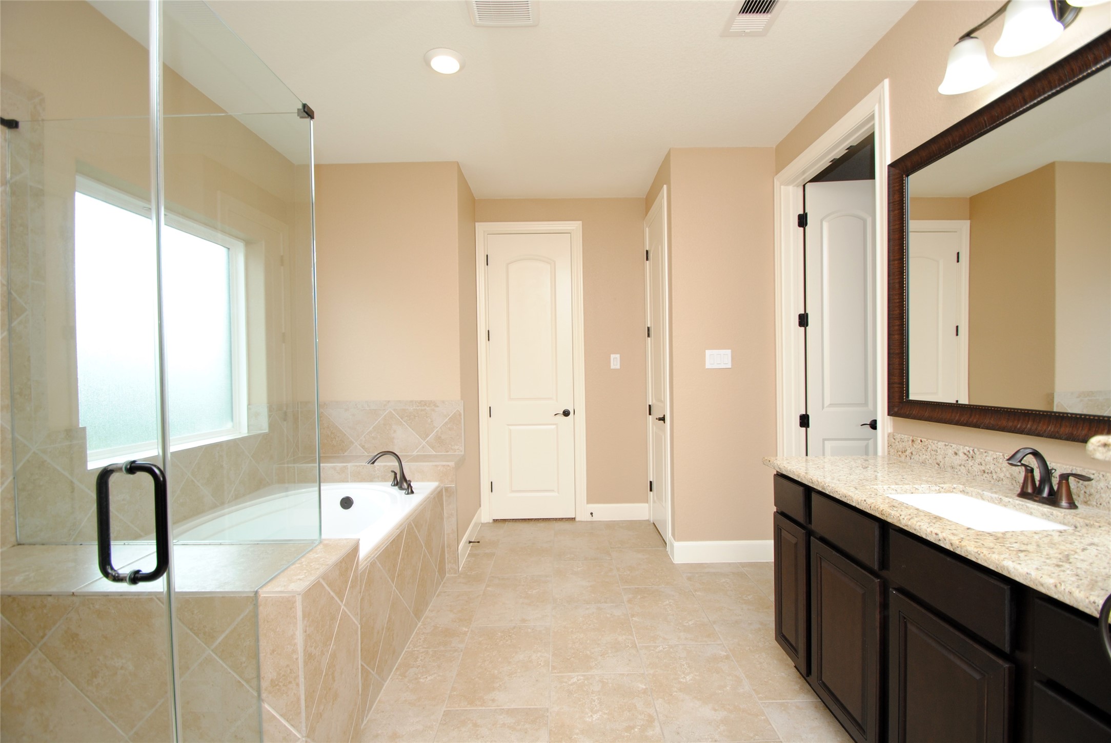 2803 Quartz Rdg Drive Rosharon, TX 77583 - Photo 23 of 44 Primary Ensuite Bathroom - Garden Tub & Standup Shower
