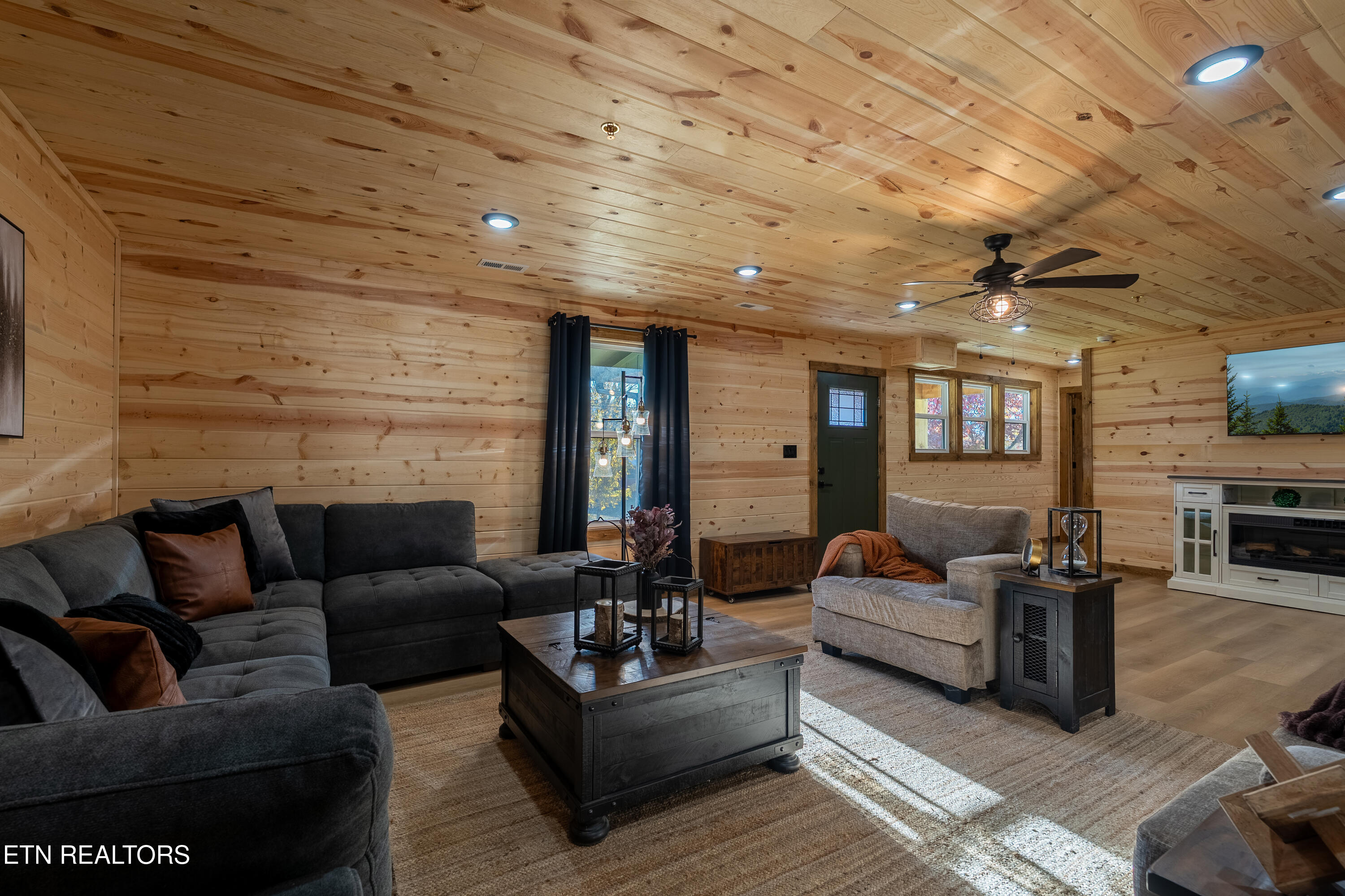 4015 Hitching Post Road Pigeon Forge, TN 37863 - Photo 8 of 52 DSC06903-HDR