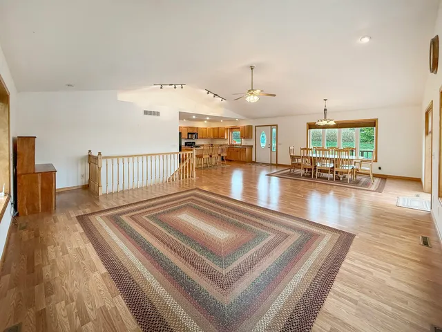 $599,000 | 5782 North Brown Road, Dakota, IL 61018