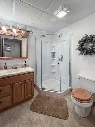 a view of a livingroom with furniture