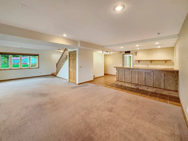 $599,000 | 5782 North Brown Road, Dakota, IL 61018