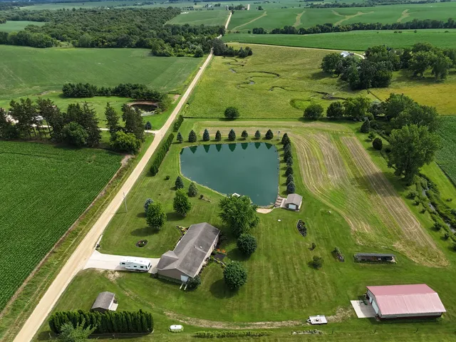 an aerial view of a tennis court
