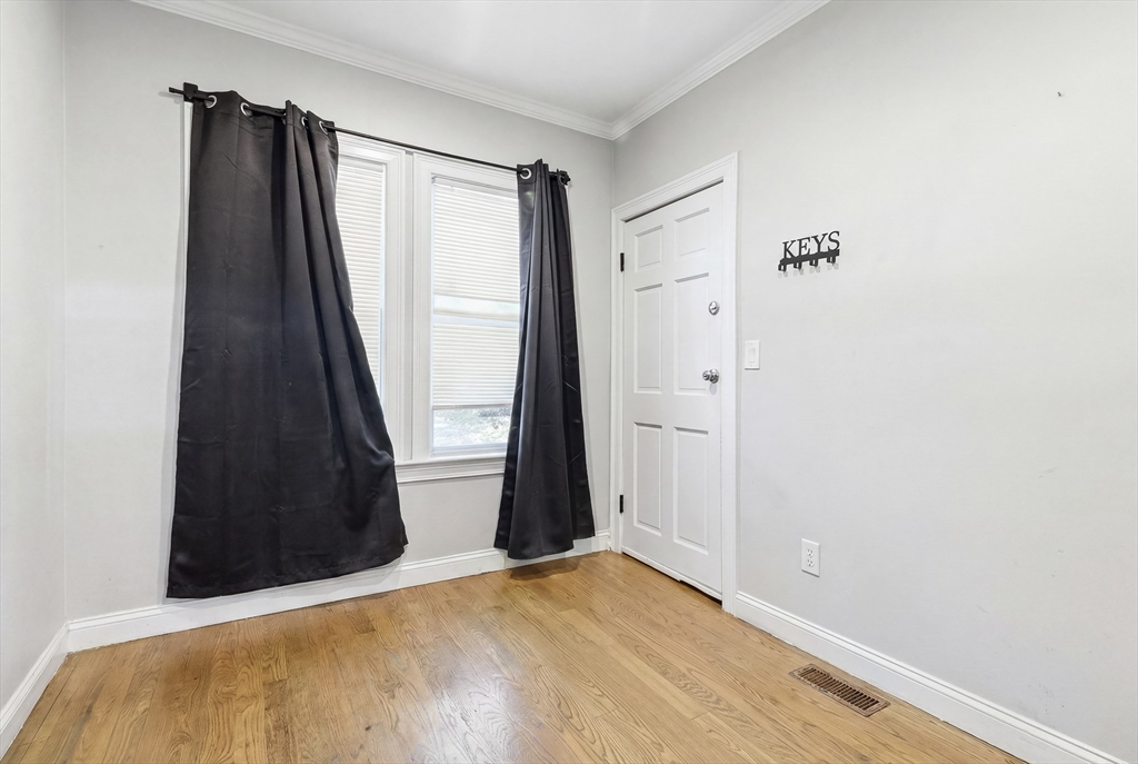 39 Glen Road Boston, MA 02130 - Photo 3 of 42