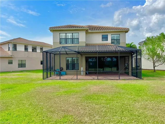 a view of a house with a big yard