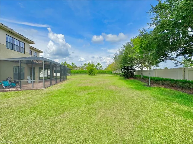 a view of a house with a backyard