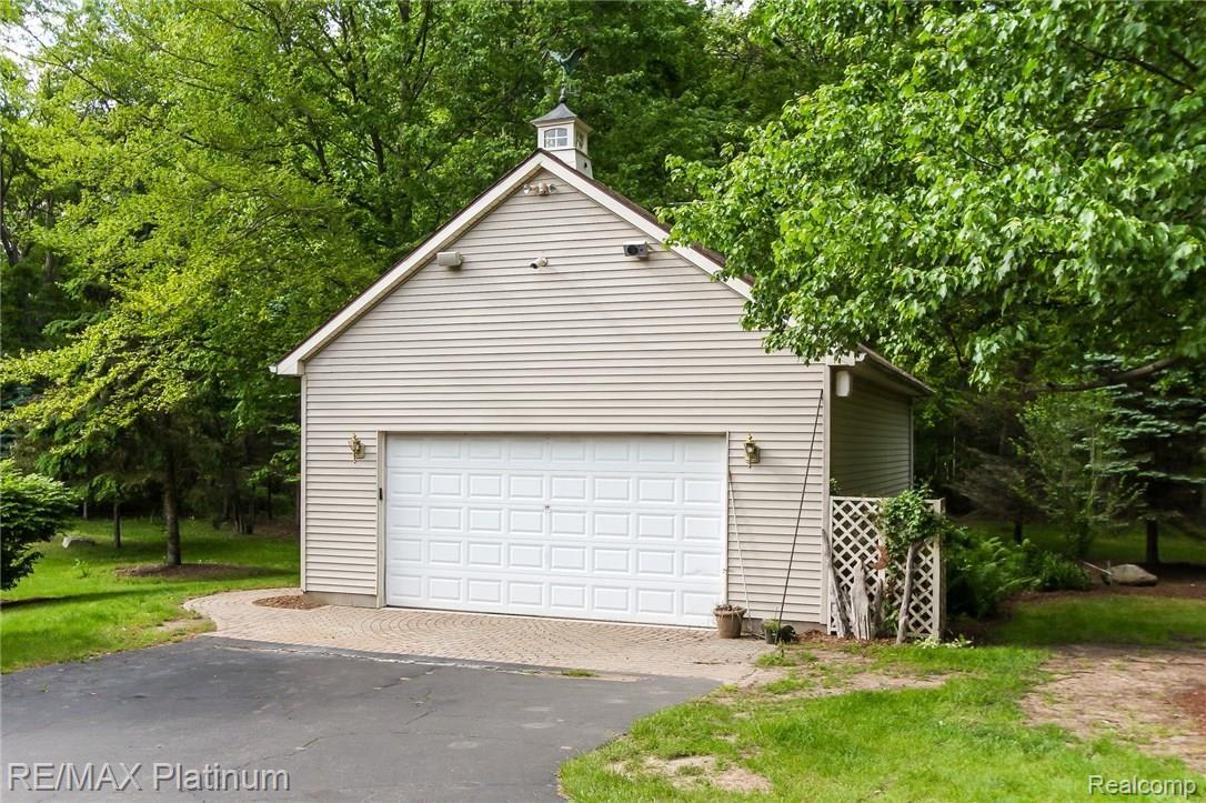 2445 Shehan Road Pinckney, MI 48169 - Photo 39 of 41 049-Rear_View-4255101-medium.jpg
