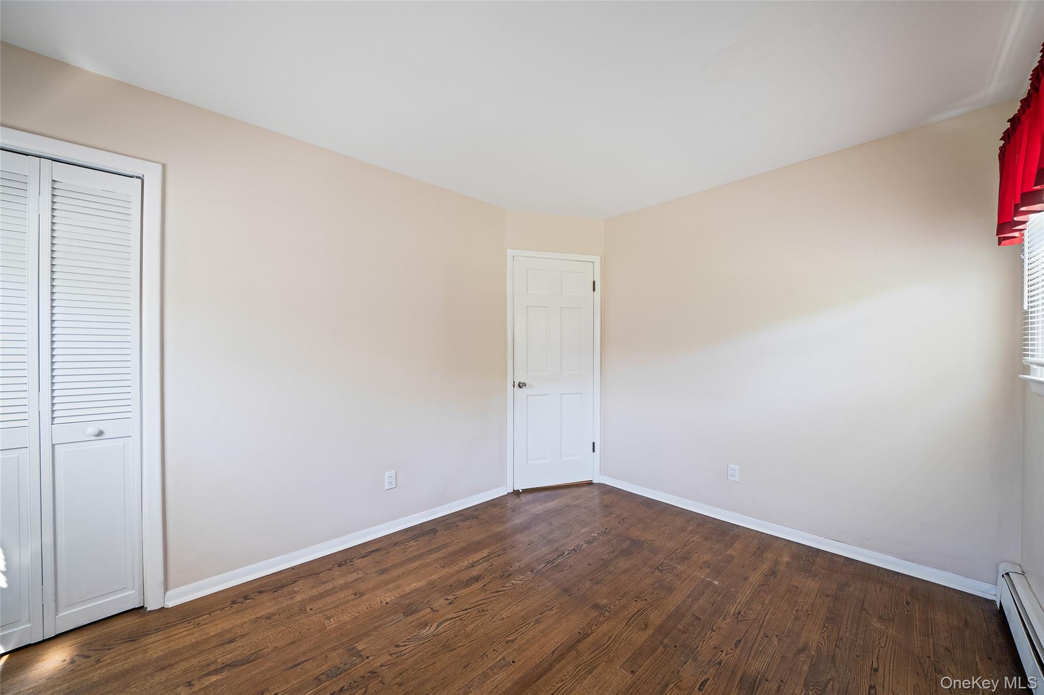 376 South Country Road East Patchogue, NY 11772 - Photo 19 of 36