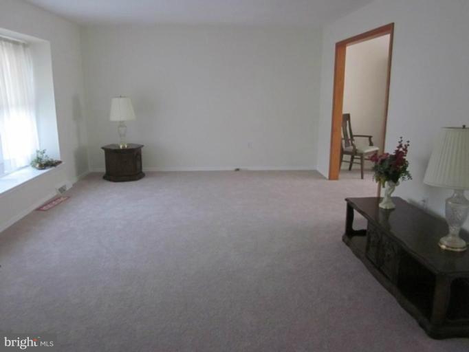 8010 Martown Road Laurel, MD 20723 - Photo 14 of 19 Living Room