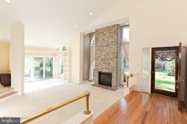 9 Deep Run Road Lutherville-Timonium, MD 21093 - Photo 3 of 17 Living Room