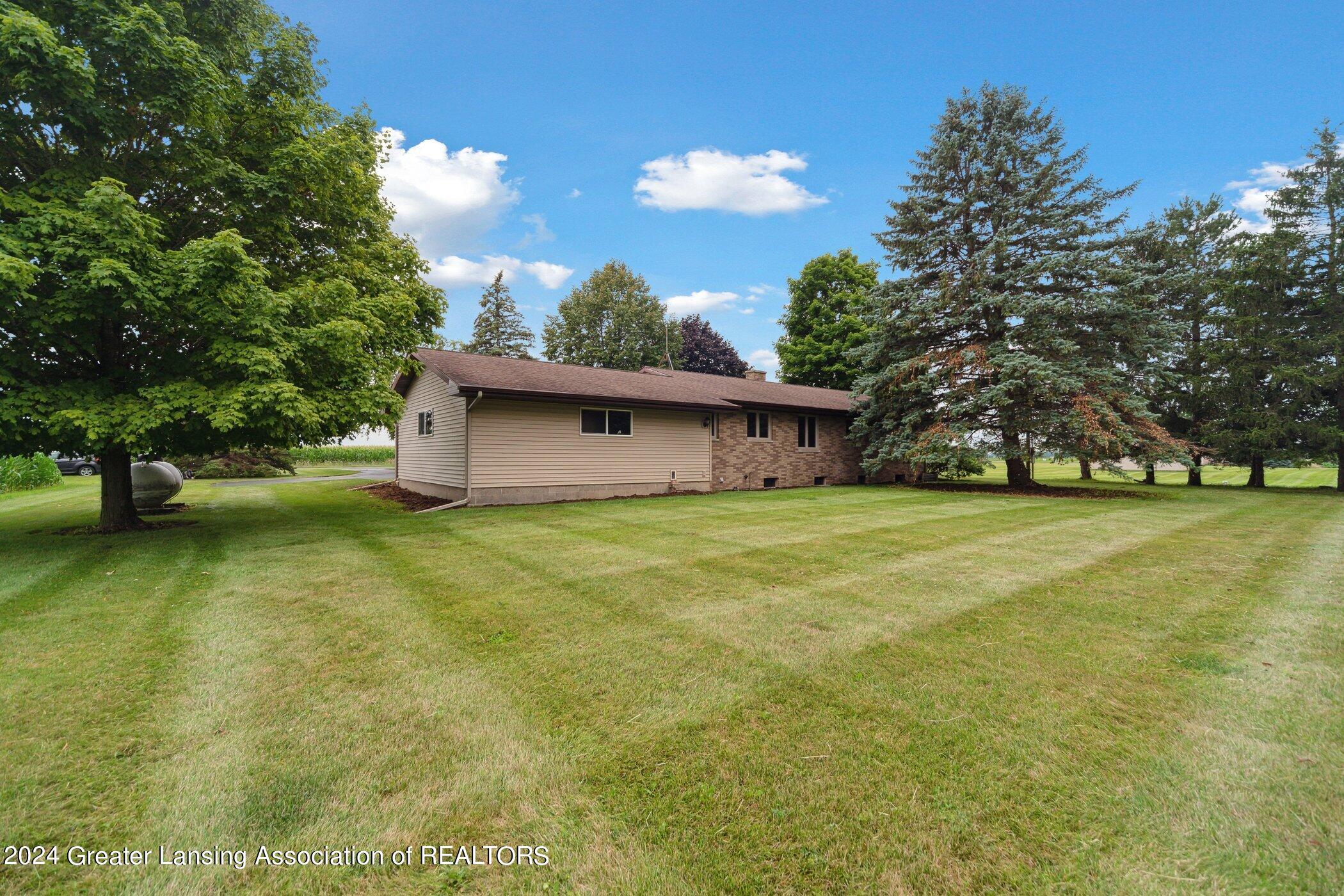 980 West Buchanan Road Ithaca, MI 48847 - Photo 13 of 27 980-W-Buchanan-Rd-Ithaca-MI-48847-Window