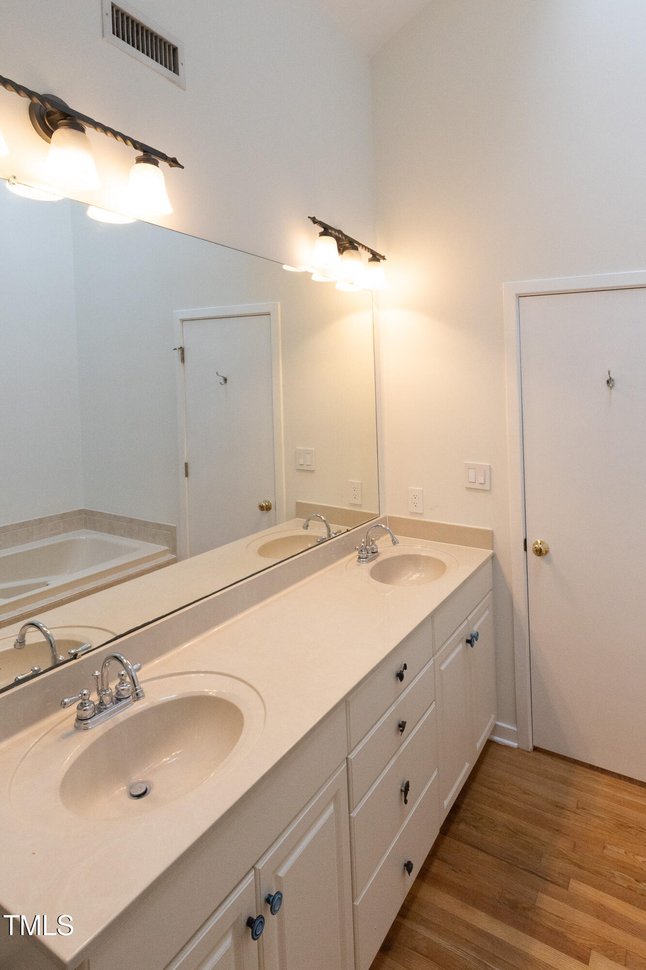 212 Blueridge Road Carrboro, NC 27510 - Photo 9 of 21 Oakwood-14