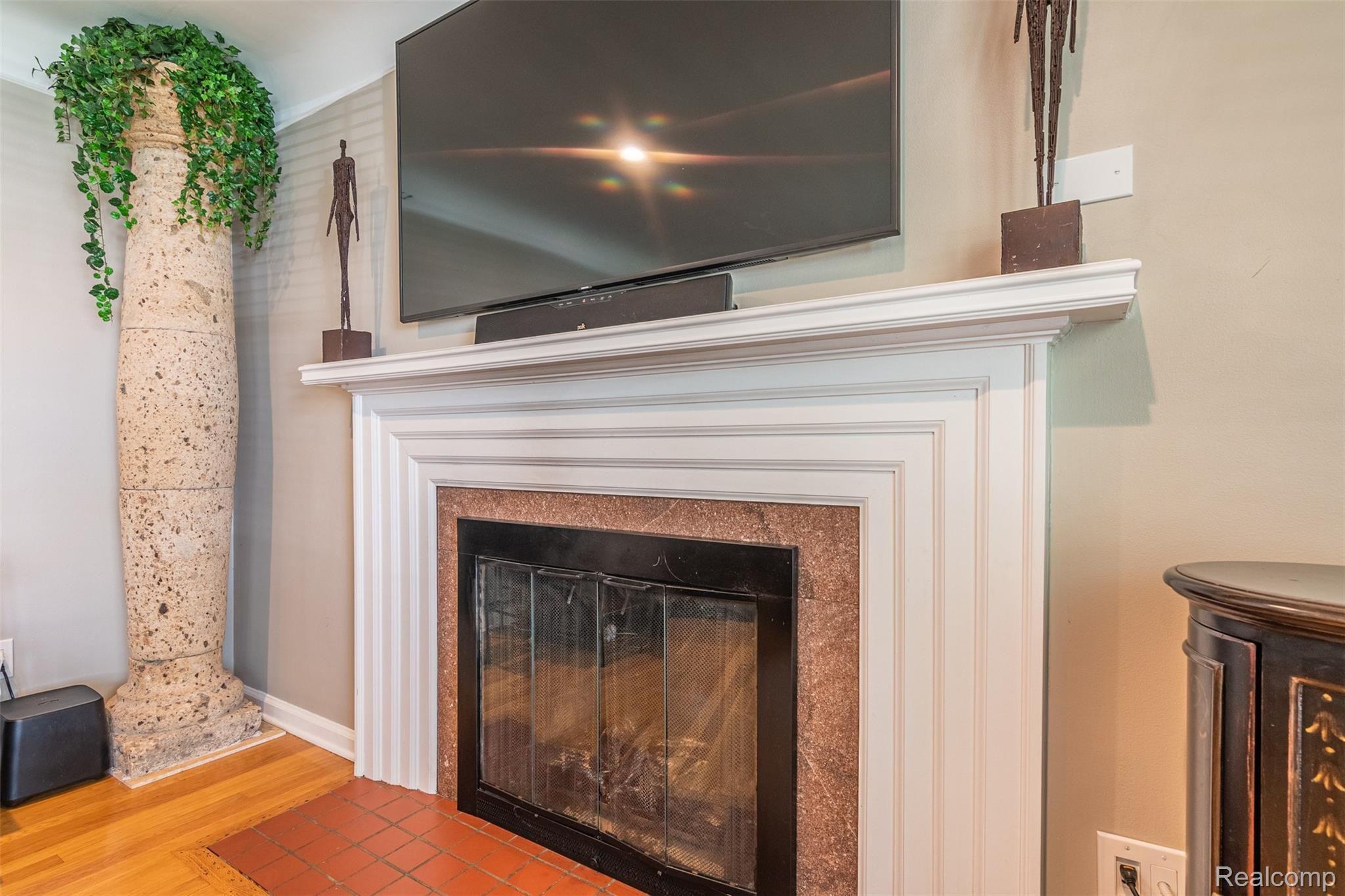 2023 Rosemont Road Berkley, MI 48072 - Photo 7 of 43 Living Room gas fireplace