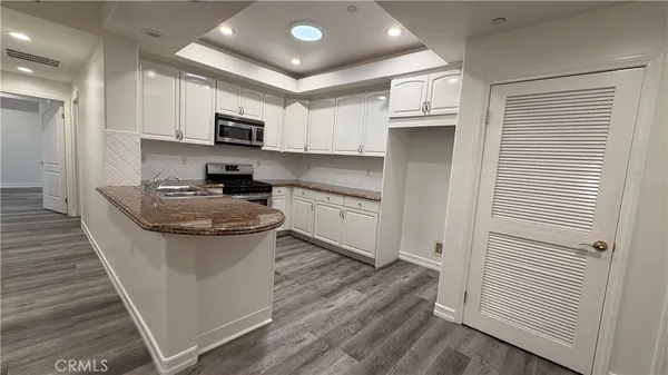 $4,300 | 414 East Valencia Avenue, Unit 111, Burbank, CA 91501