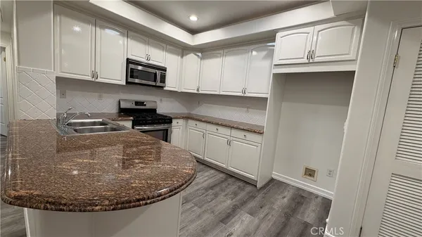 $4,300 | 414 East Valencia Avenue, Unit 111, Burbank, CA 91501