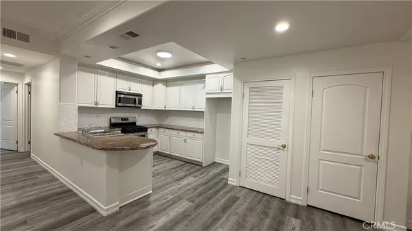 $4,300 | 414 East Valencia Avenue, Unit 111, Burbank, CA 91501