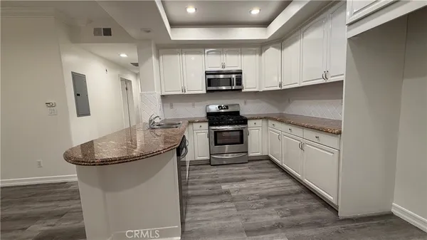 $4,300 | 414 East Valencia Avenue, Unit 111, Burbank, CA 91501