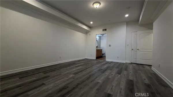 $4,300 | 414 East Valencia Avenue, Unit 111, Burbank, CA 91501