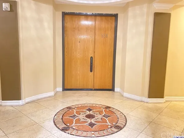 $4,300 | 414 East Valencia Avenue, Unit 111, Burbank, CA 91501