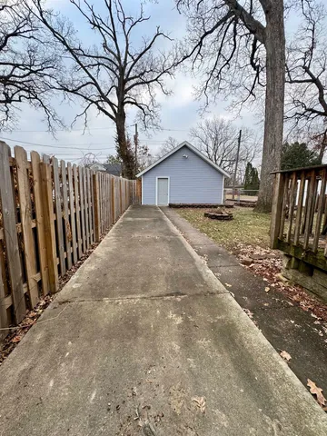 $1,500 | 2225 26th Street, Rock Island, IL 61201