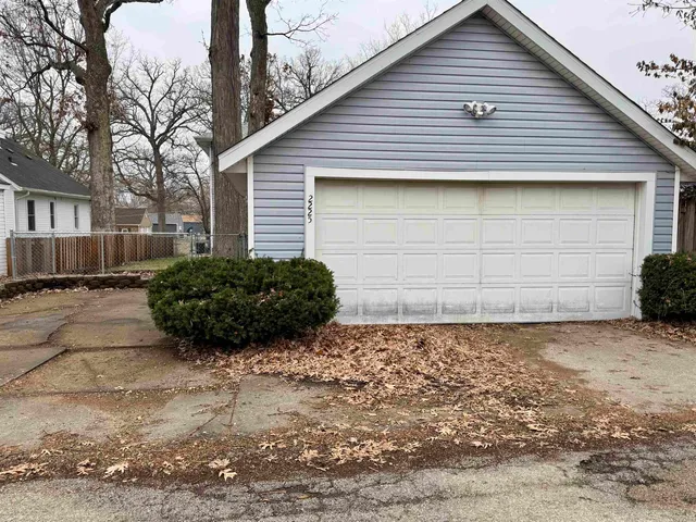 $1,500 | 2225 26th Street, Rock Island, IL 61201