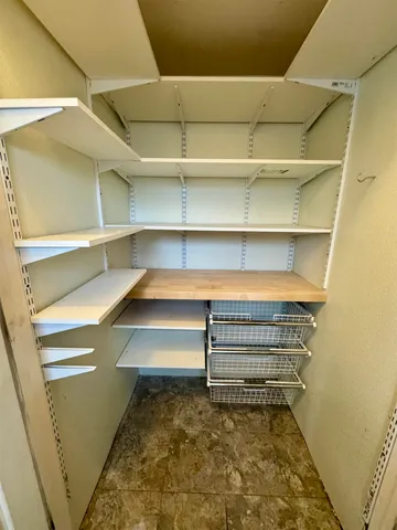 $1,500 | 2225 26th Street, Rock Island, IL 61201