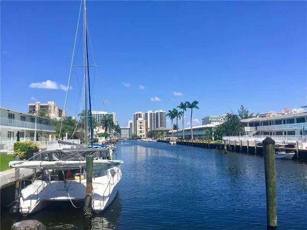 $1,750 | 3220 Bayview Drive, Unit 102, Fort Lauderdale, FL 33306