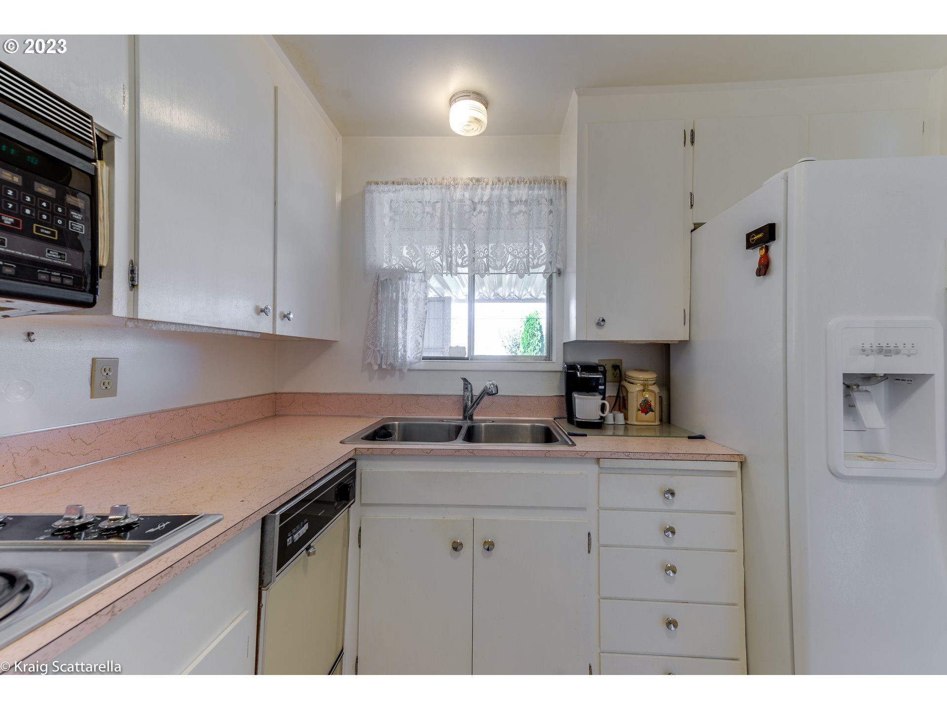 1323 Randolph Road Woodburn, OR 97071 - Photo 11 of 25 Kitchen