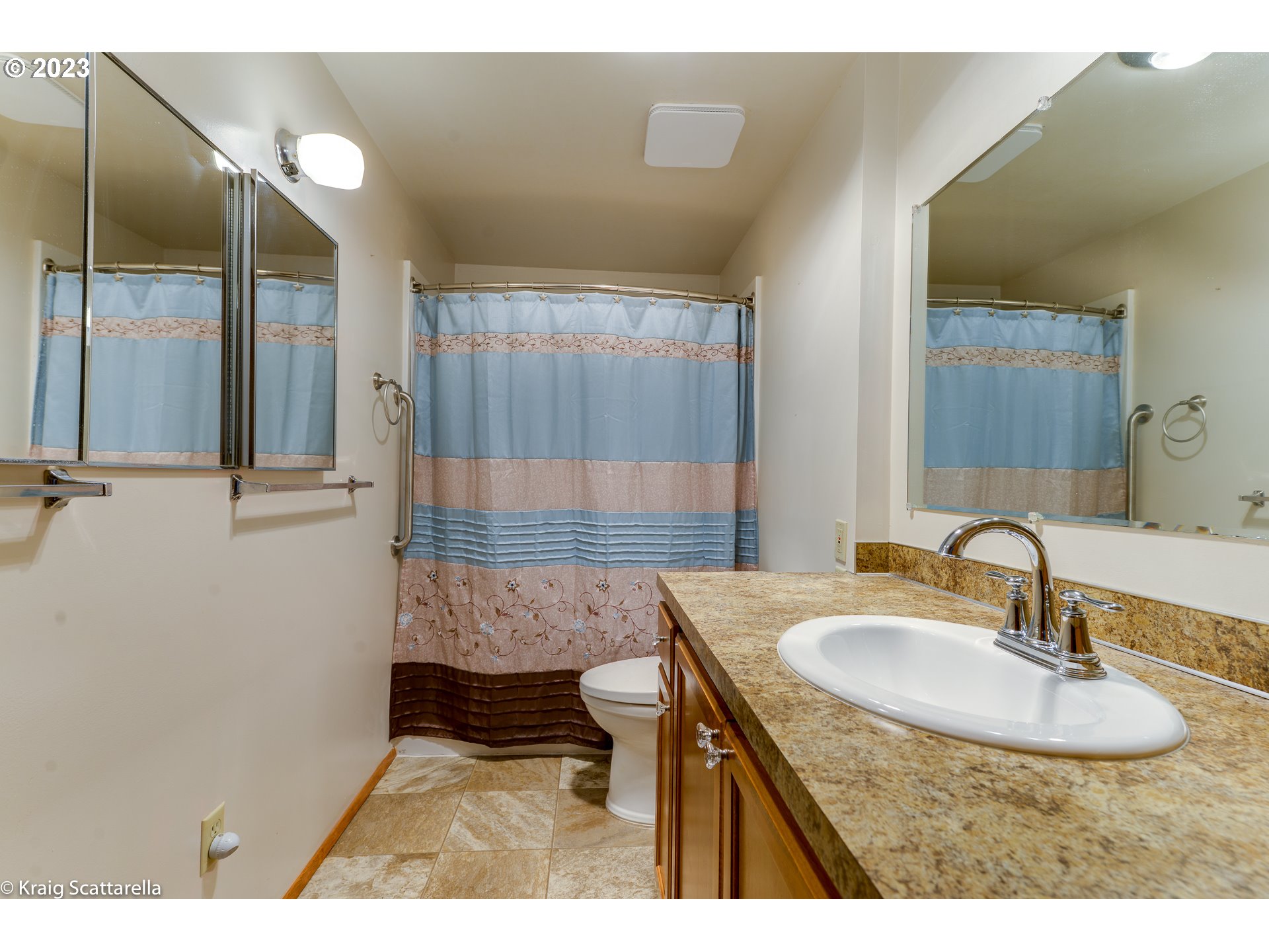 1323 Randolph Road Woodburn, OR 97071 - Photo 15 of 25 Bathroom
