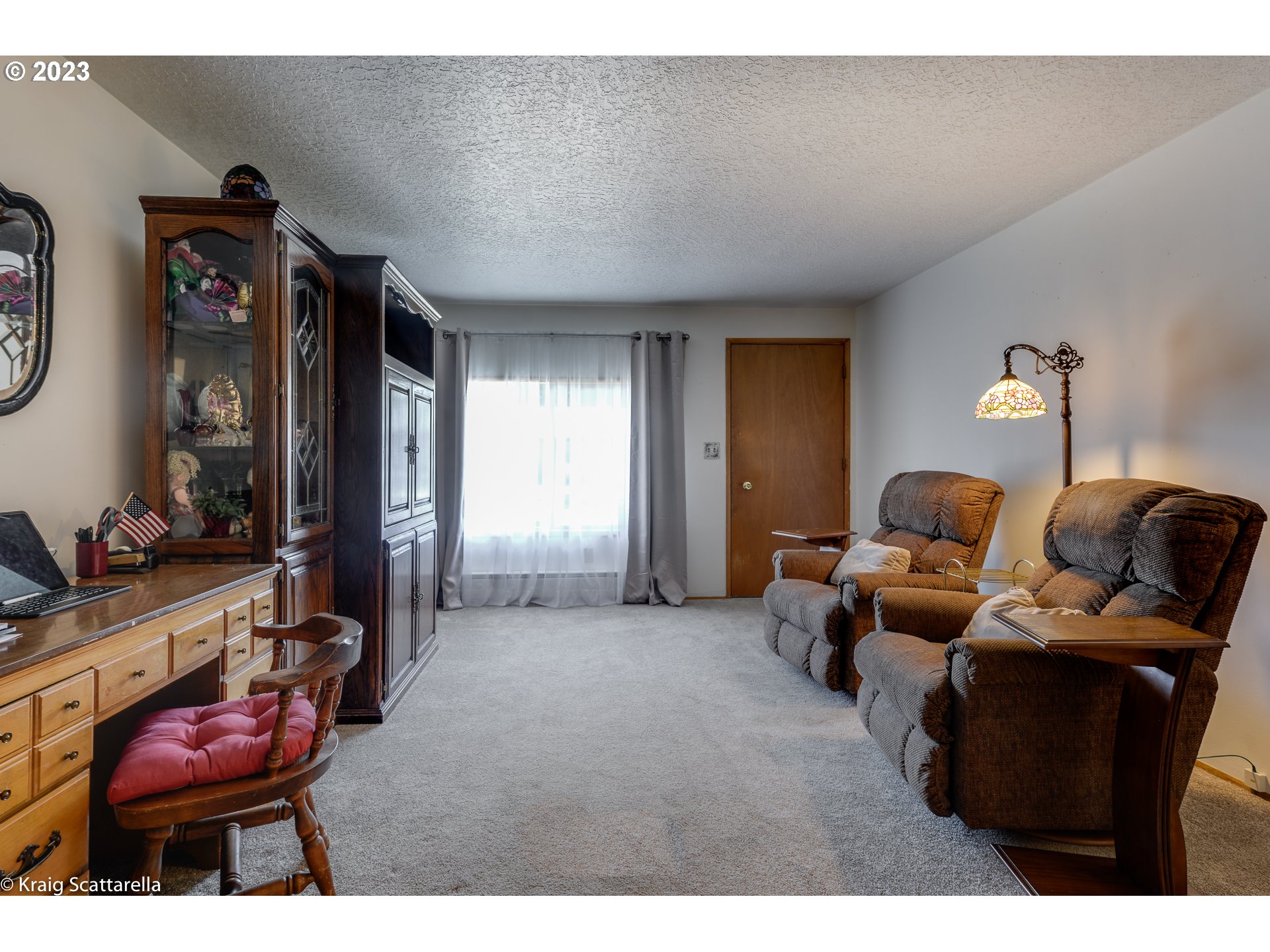 1323 Randolph Road Woodburn, OR 97071 - Photo 5 of 25 Living Room