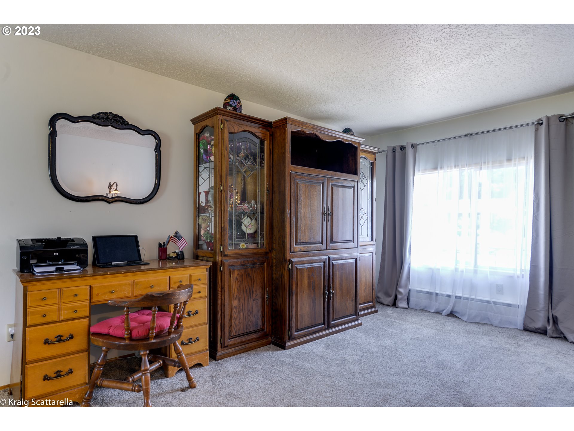 1323 Randolph Road Woodburn, OR 97071 - Photo 6 of 25 Living Room