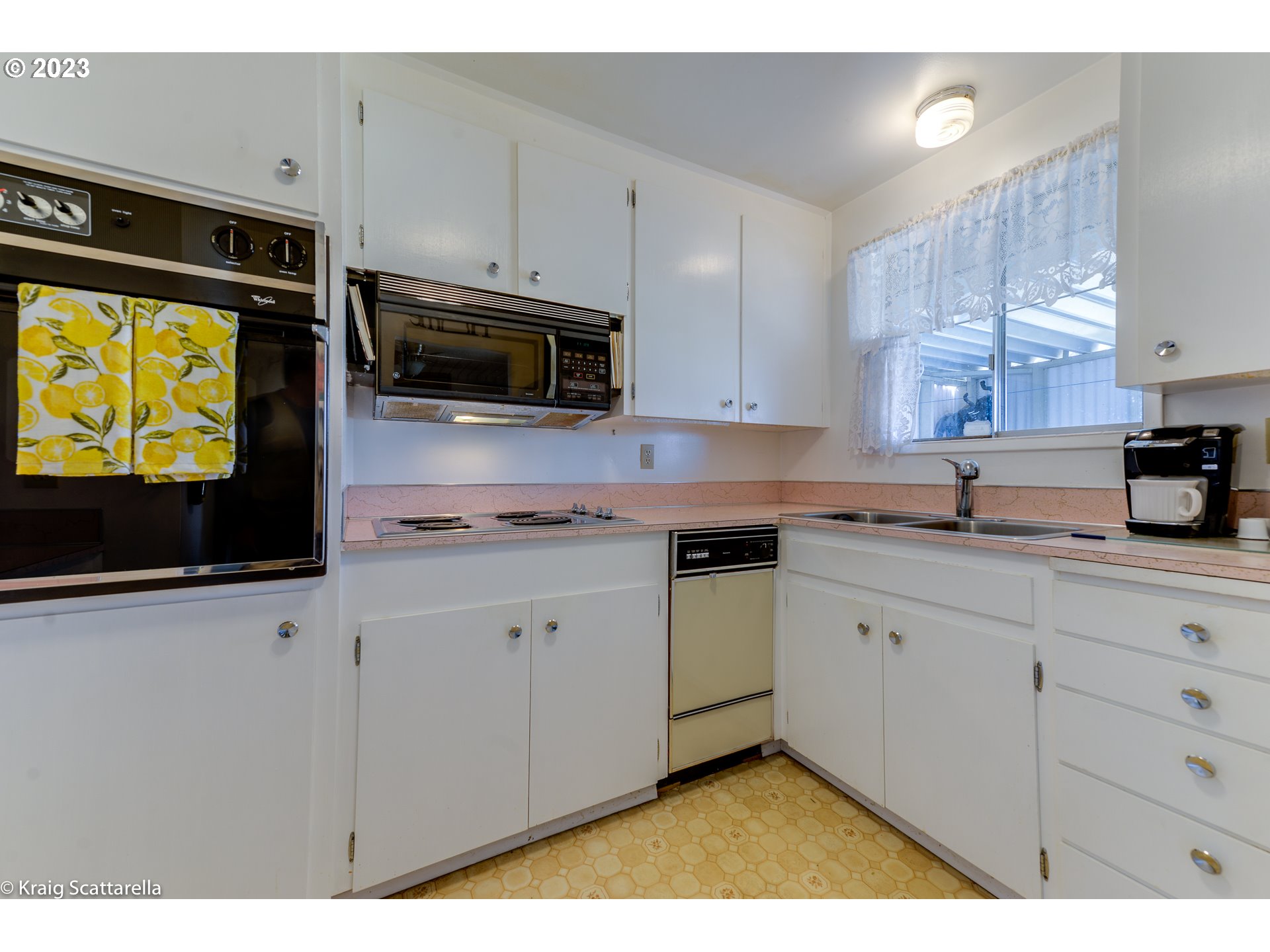 1323 Randolph Road Woodburn, OR 97071 - Photo 10 of 25 Kitchen