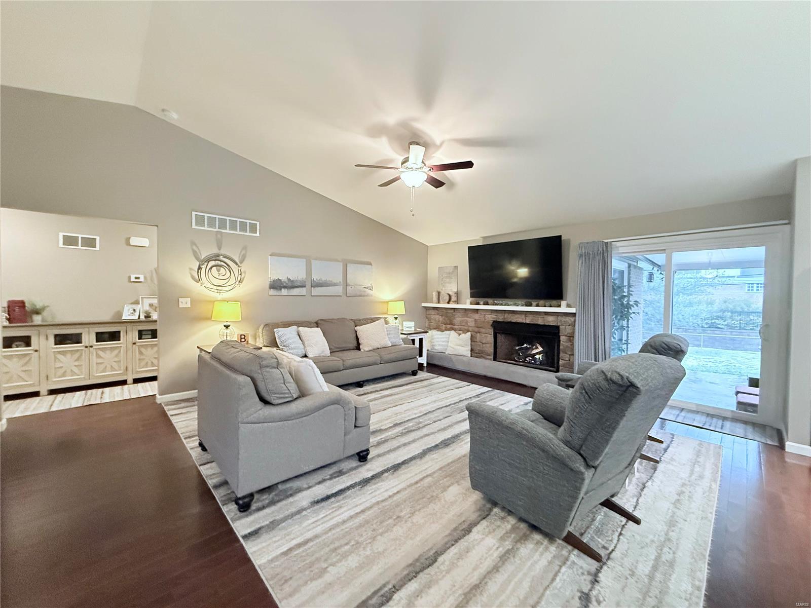 402 Algonquin Drive Ballwin, MO 63011 - Photo 4 of 53