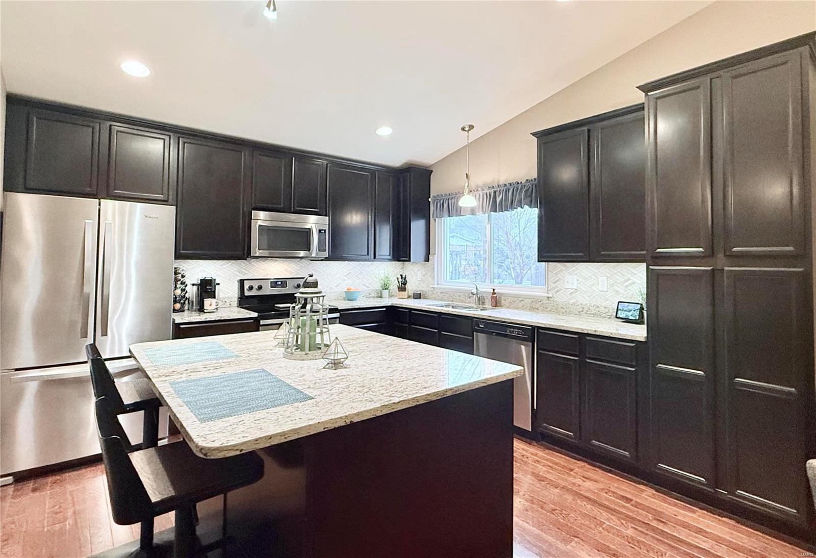 402 Algonquin Drive Ballwin, MO 63011 - Photo 9 of 53