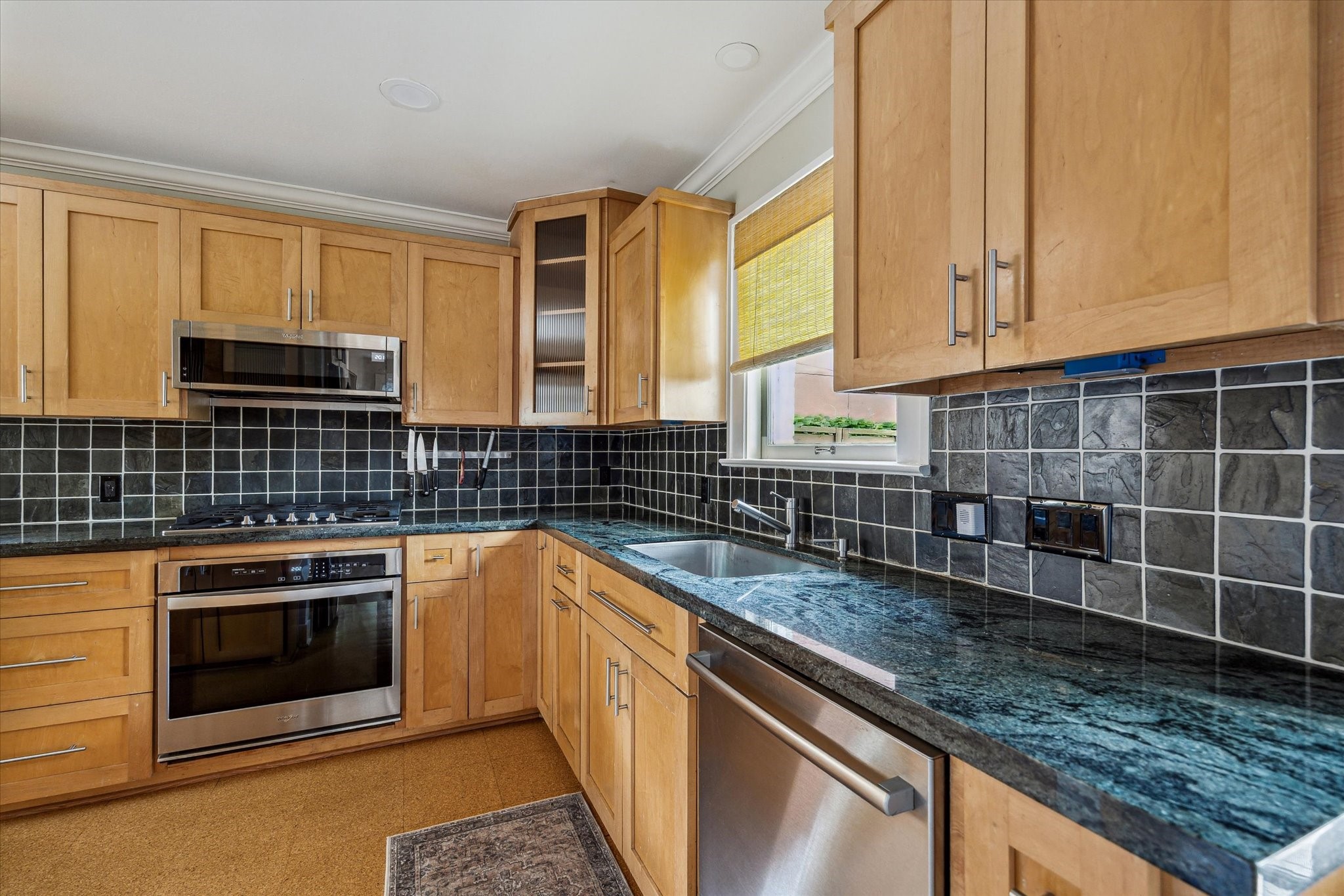 1656 Norfolk Street Houston, TX 77006 - Photo 9 of 43