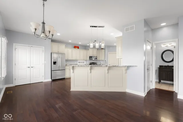 $559,900 | 2076 Pawnee Trail, Columbus, IN 47203