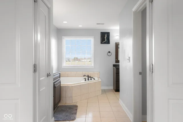 $559,900 | 2076 Pawnee Trail, Columbus, IN 47203