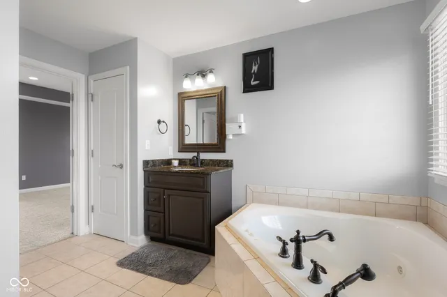 $559,900 | 2076 Pawnee Trail, Columbus, IN 47203