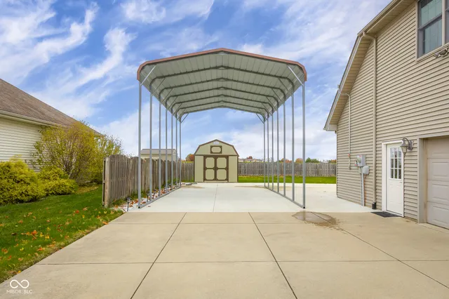 $559,900 | 2076 Pawnee Trail, Columbus, IN 47203