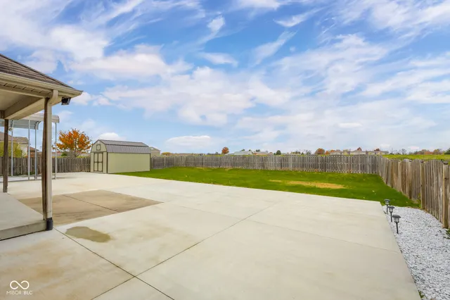 $559,900 | 2076 Pawnee Trail, Columbus, IN 47203