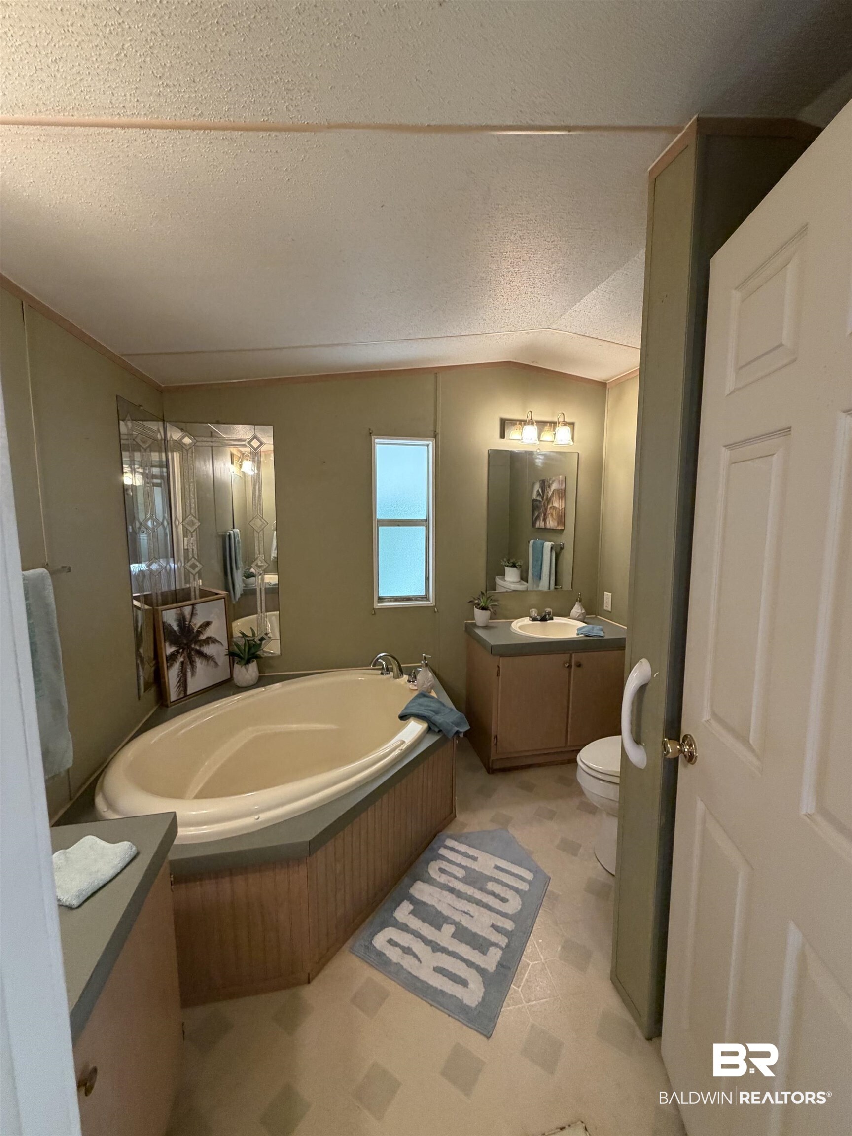 1125 Ridgewood Drive Lillian, AL 36549 - Photo 11 of 36 Soaking tub with a tiled surround