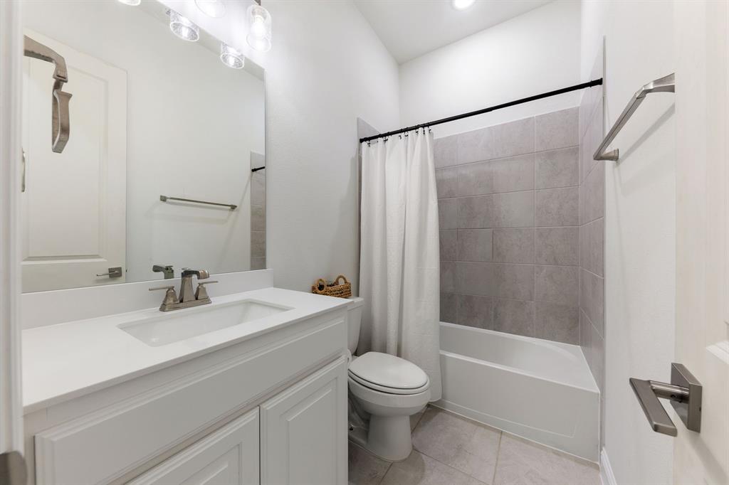 8808 Royal Star Road Rowlett, TX 75089 - Photo 30 of 40 a bathroom with a sink mirror toilet and bathtub