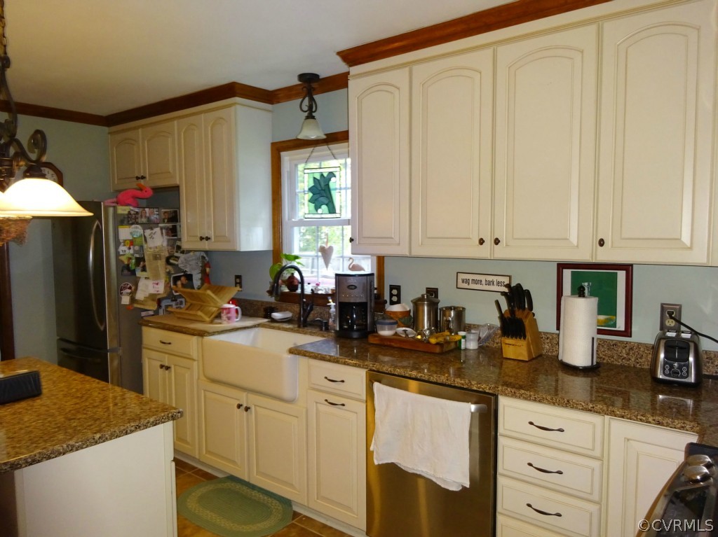 11017 Drayton Road Chester, VA 23831 - Photo 13 of 23