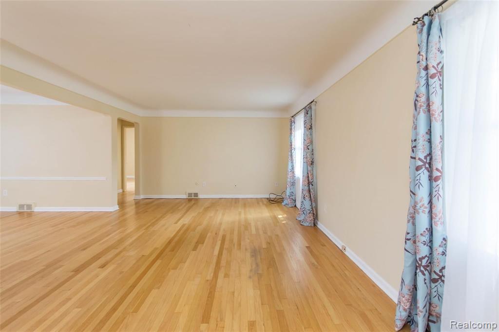 634 Cadieux Road Grosse Pointe, MI 48230 - Photo 7 of 34