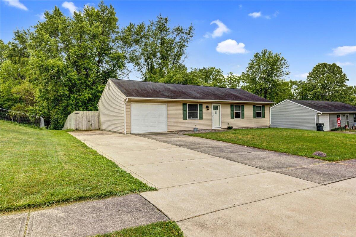 617 Deanna Stroll Road Heath, OH 43056 - Photo 2 of 25 16-0X6A7219_20_21