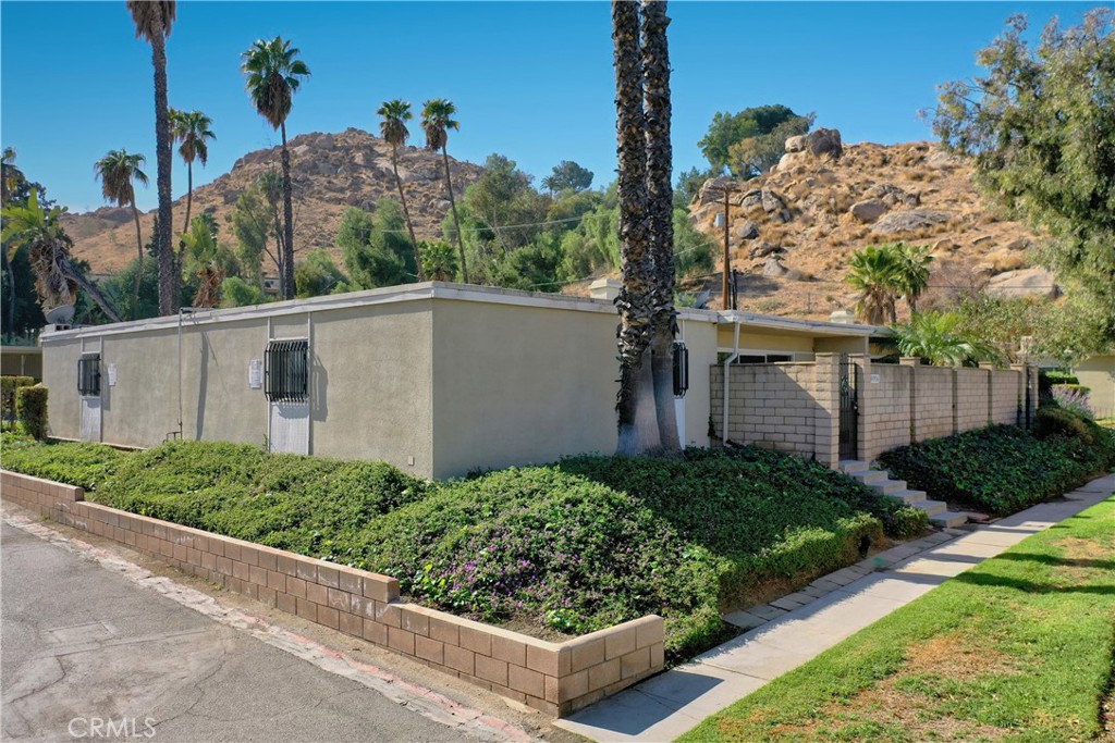 3090 Panorama Road, Unit A Riverside, CA 92506 - Photo 11 of 17 Exterior View