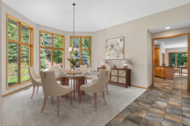 $1,050,000 | 2520 Arbor Court, Mendota Heights, MN 55120